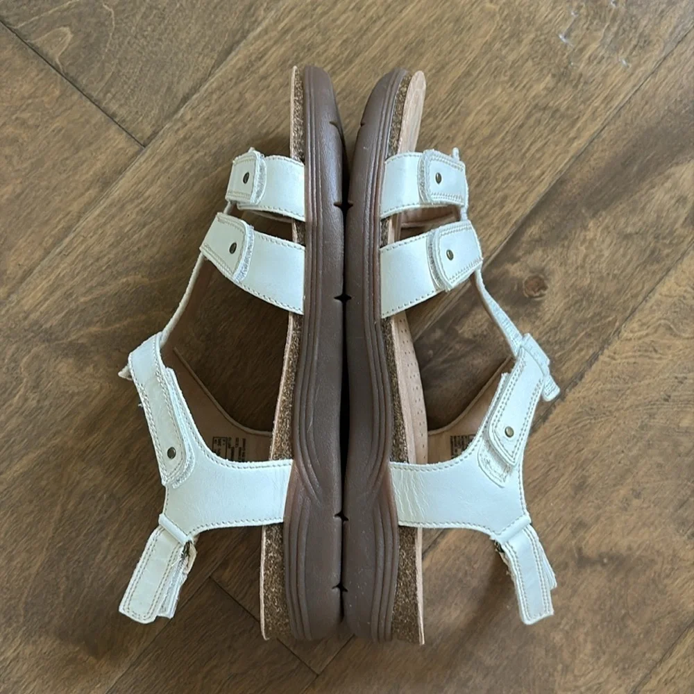 Clarks April Cove White Leather Sandals Size 11